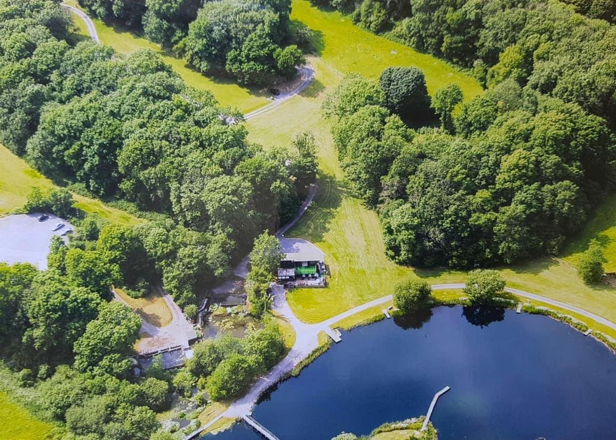 فندق Garnffrwd Park Llanddarog المظهر الخارجي الصورة